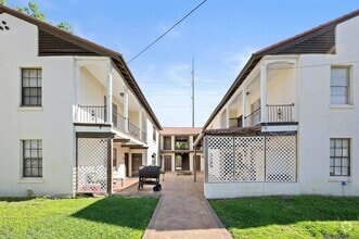 Building Photo - 2963 Greenwood Dr