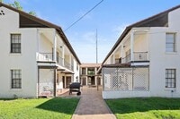Building Photo - 2963 Greenwood Dr
