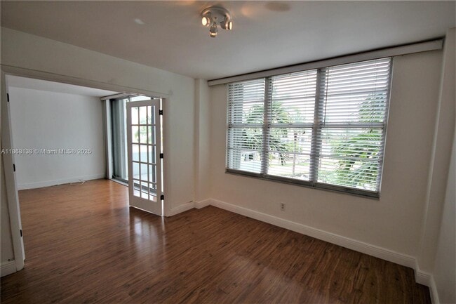 Building Photo - 5151 Collins Ave