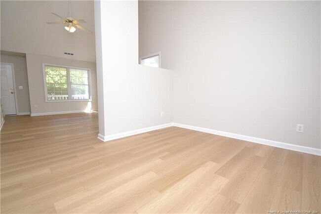 Building Photo - 1914 Sterling Hill Dr