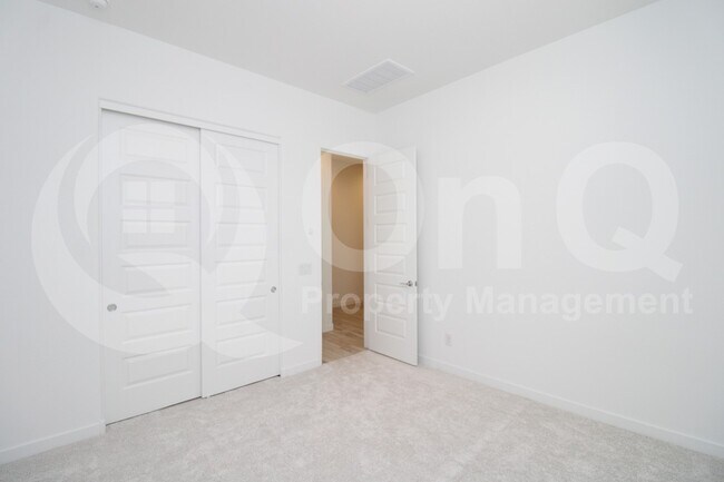 Building Photo - 3871 E Rainbow Dr