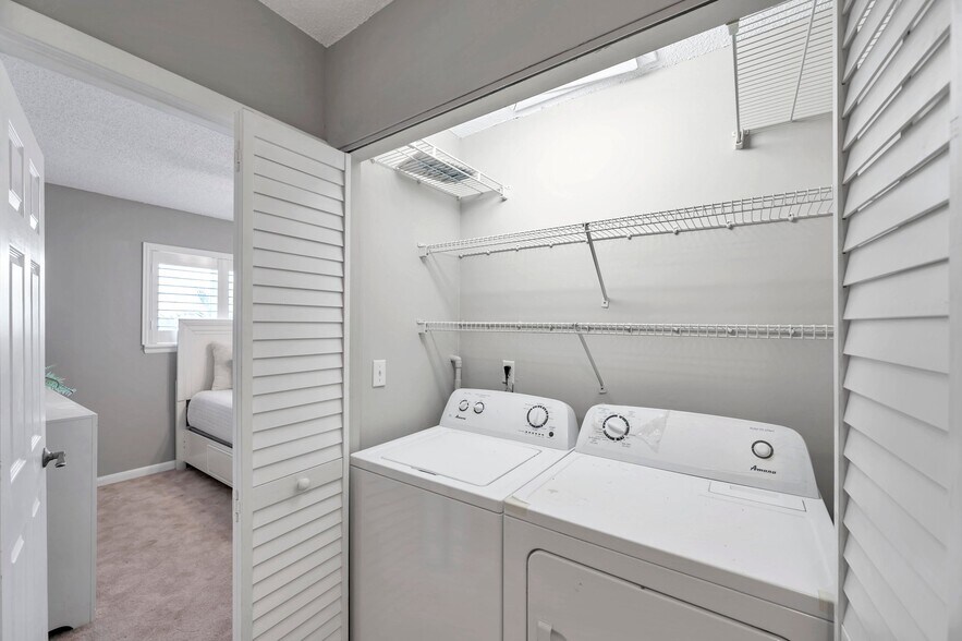 Building Photo - 6311 Newtown Cir