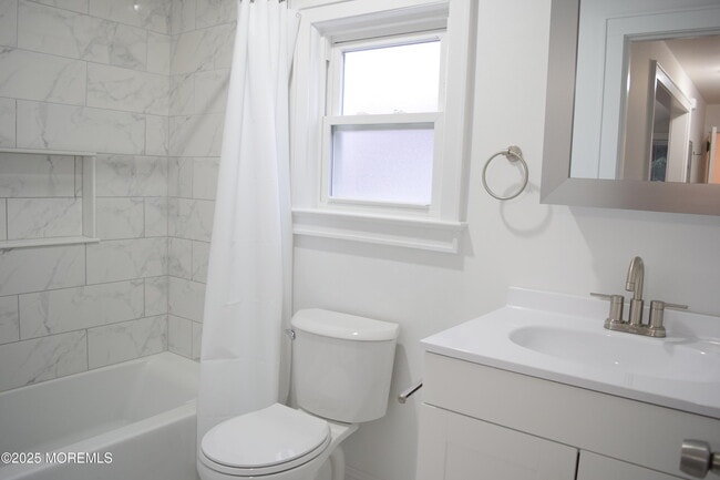 Building Photo - 52 Dunbar Ave