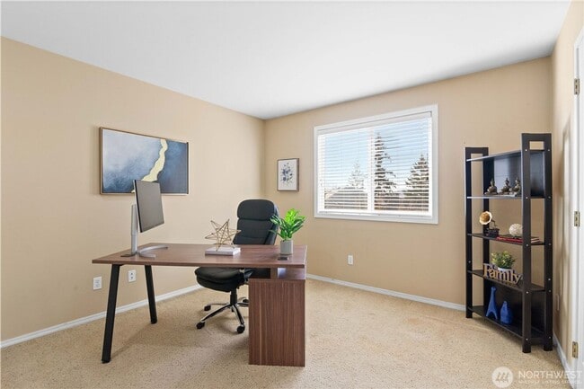 Building Photo - Town house available in desirable woodinville