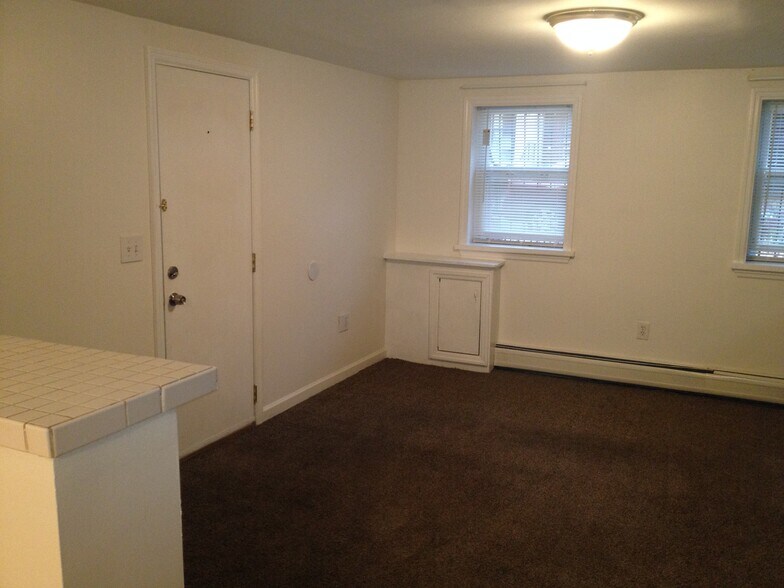 Building Photo - 386 Madison Ave