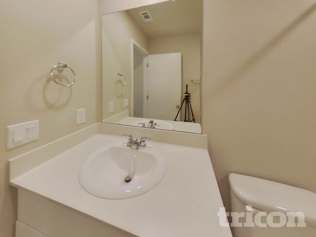 Building Photo - 5125 Sidesaddle Dr