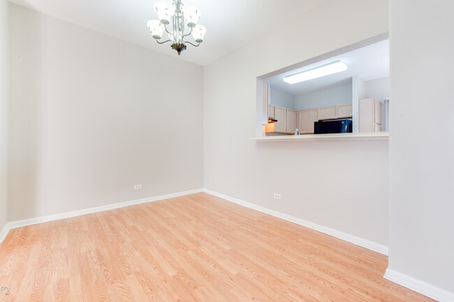 Building Photo - 3377 Ravinia Cir