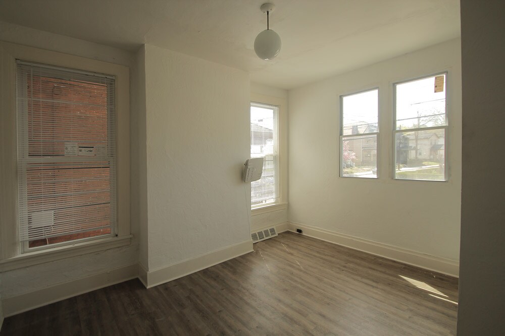 Building Photo - 419 Peebles St