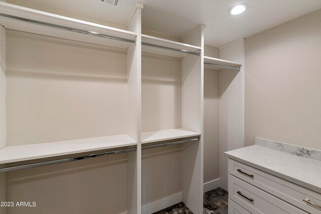 Building Photo - 3318 E Onyx Ave