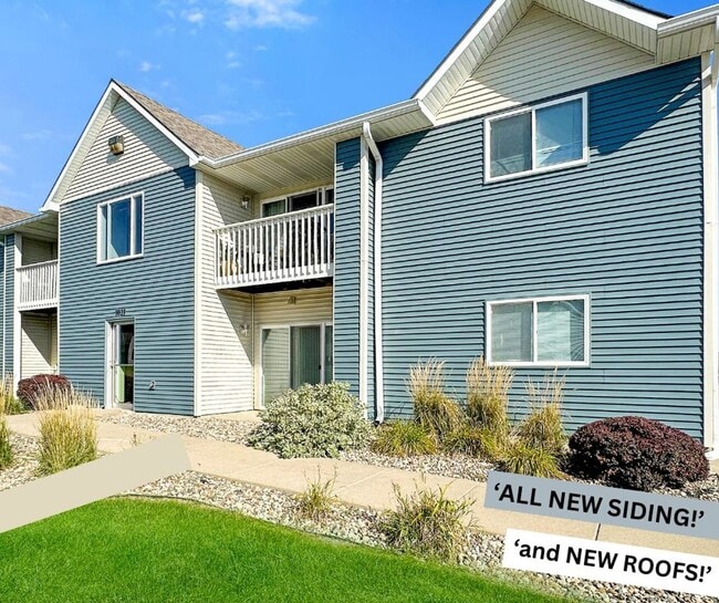Primary Photo - 2 BD, BOTTOM LEVEL, NO STEPS, IN UNIT WASH...