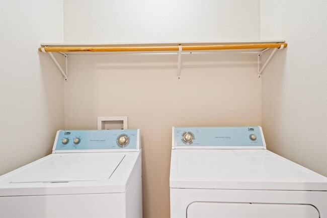 Building Photo - 113 Ramon Cardenas Dr