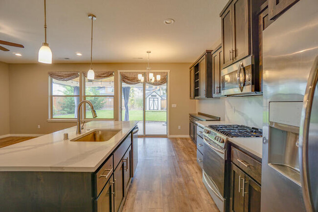 Building Photo - NEWER FOUR BEDROOM NEAR HAZEL DELL