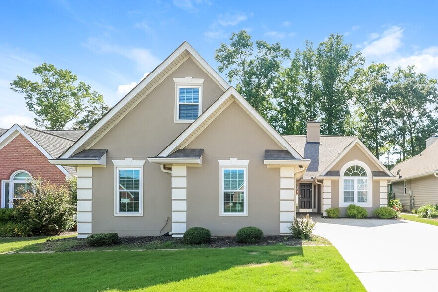 Primary Photo - 385 Fairway Ct