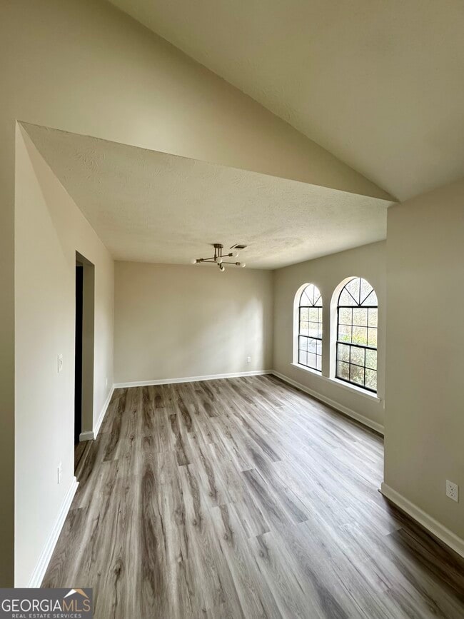 Building Photo - 3821 River Rd