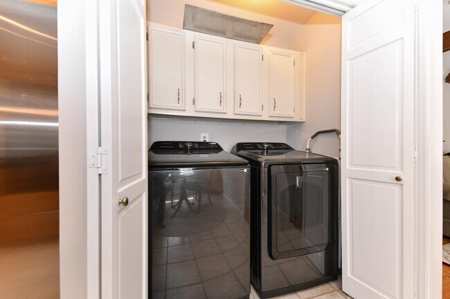 Building Photo - 3409 Cottage Pl