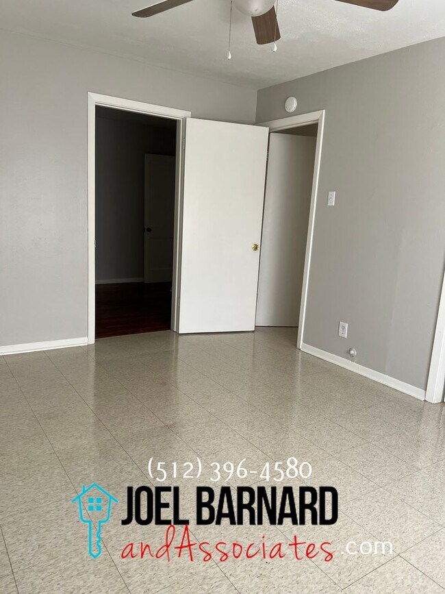 Building Photo - Availably July 12: Charming 3 Bedroom 1 Ba...