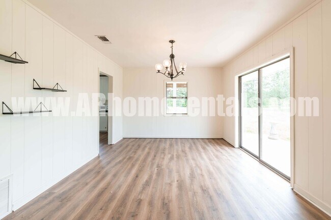 Building Photo - 117 Post Oak Dr