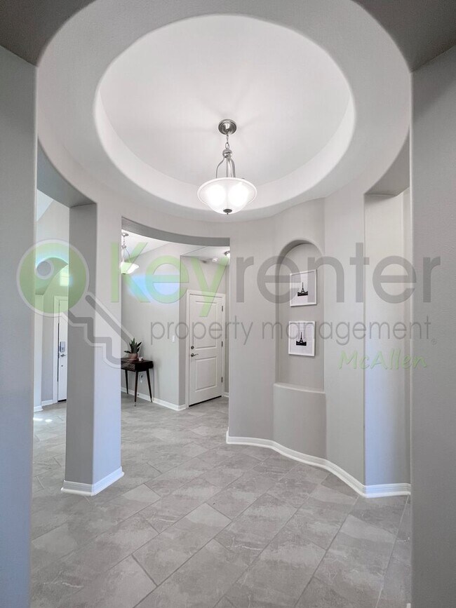 Building Photo - 4708 Ensenada Ave