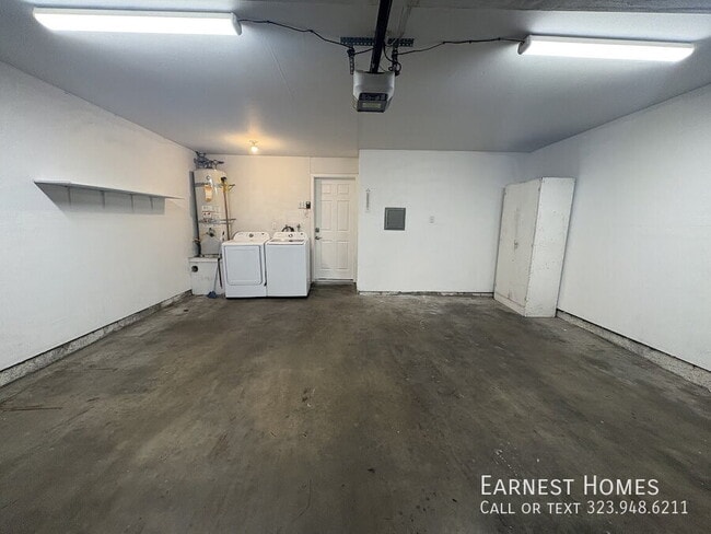 Building Photo - 9625 Sylmar Ave