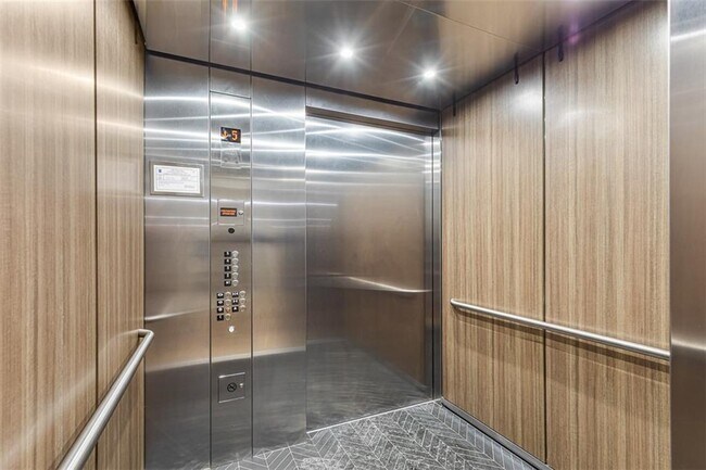 Building Photo - 71 Richmond St