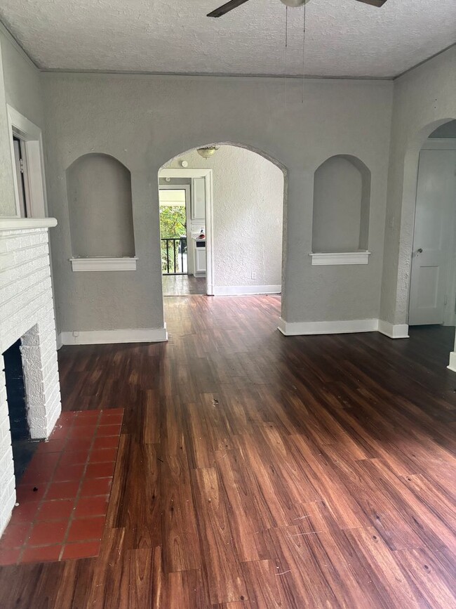 Building Photo - 267 W Leavell Woods Dr