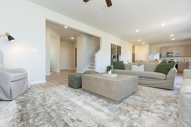 Building Photo - 4231 Sylvan Lp