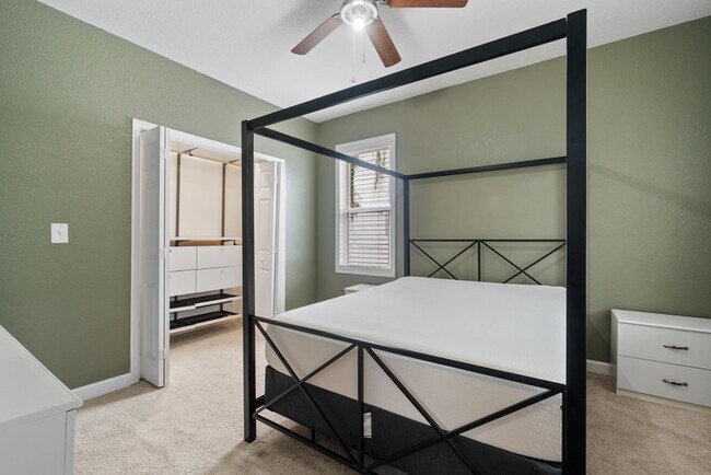 Building Photo - 846 W 41st St