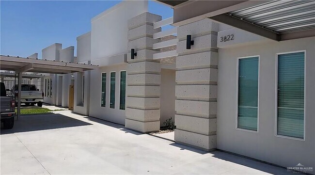 Building Photo - 18 Las Vistas Ln