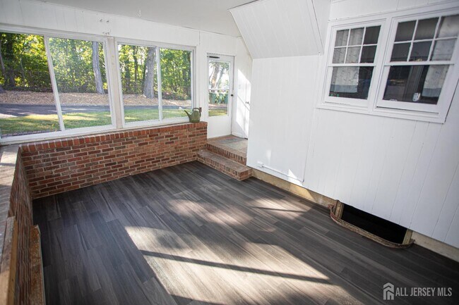 Building Photo - 32 Heston Ave