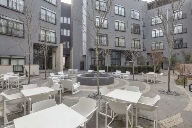 Building Photo - 320 11th Ave S