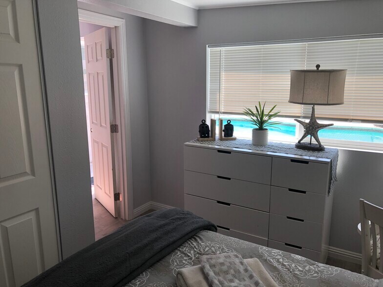 Building Photo - 9310 Dempster Dr