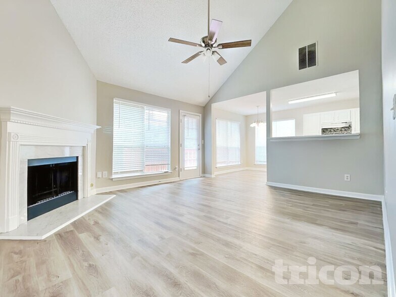 Building Photo - 4050 Monarch Dr