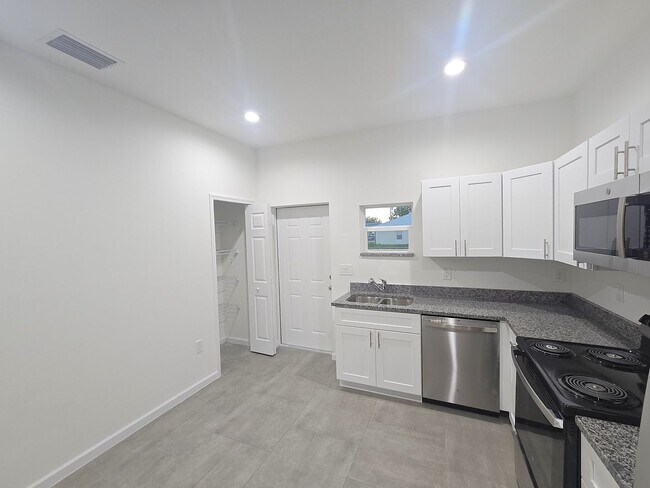 Building Photo - Brand New 2/2/1-Great Location- SW Lehigh Acres