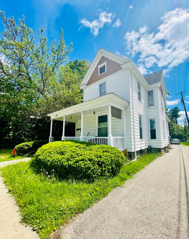 Building Photo - 409 Washtenaw Rd