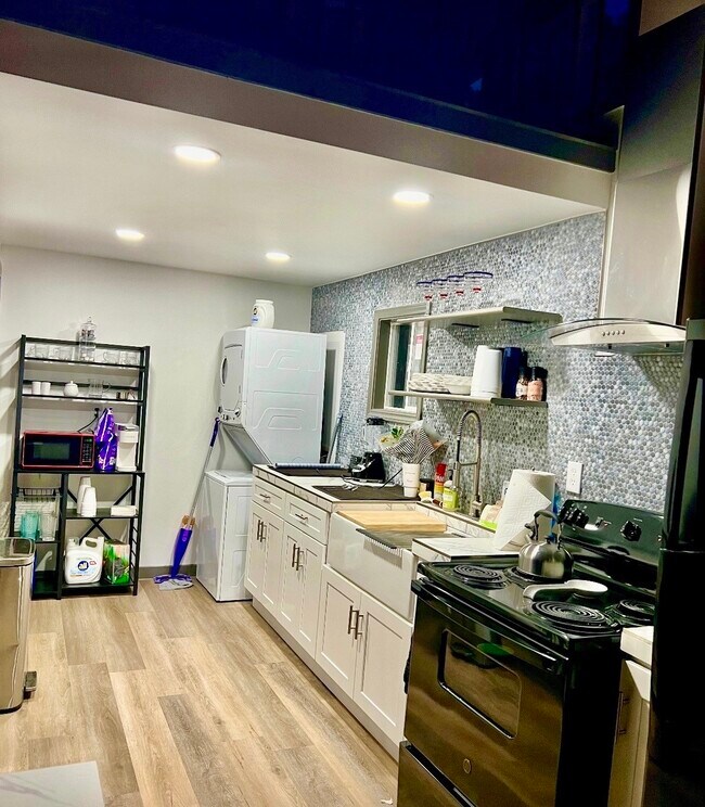 Building Photo - 373 Saddle Surrey Rd