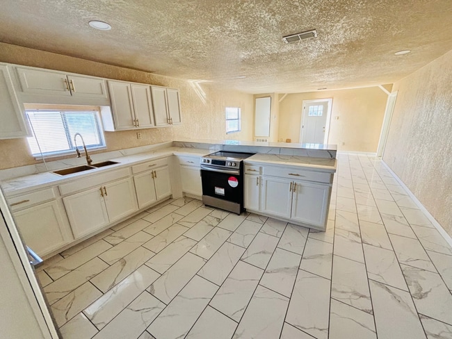 Building Photo - 5 N Judy Ln