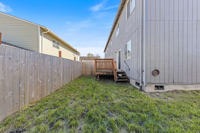 Building Photo - Newly Remodeled 3 bedroom Home