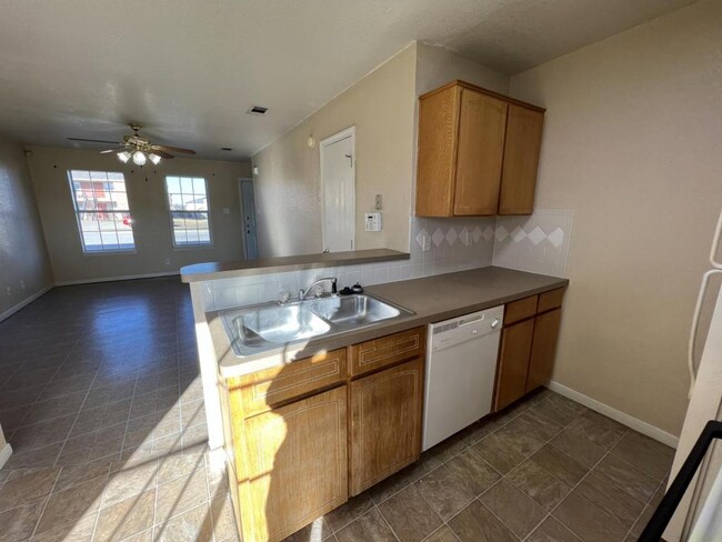 Building Photo - 1402 Dugger Cir
