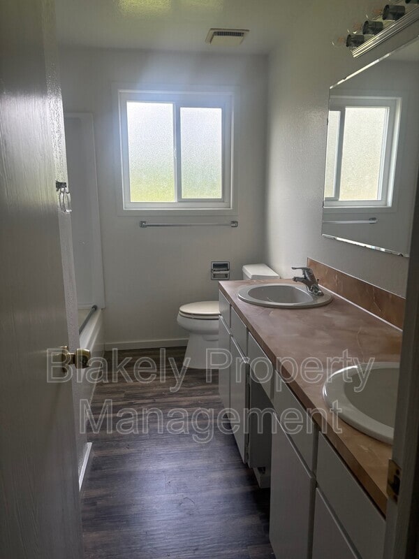 Building Photo - 3047 N Linda Vista Ln