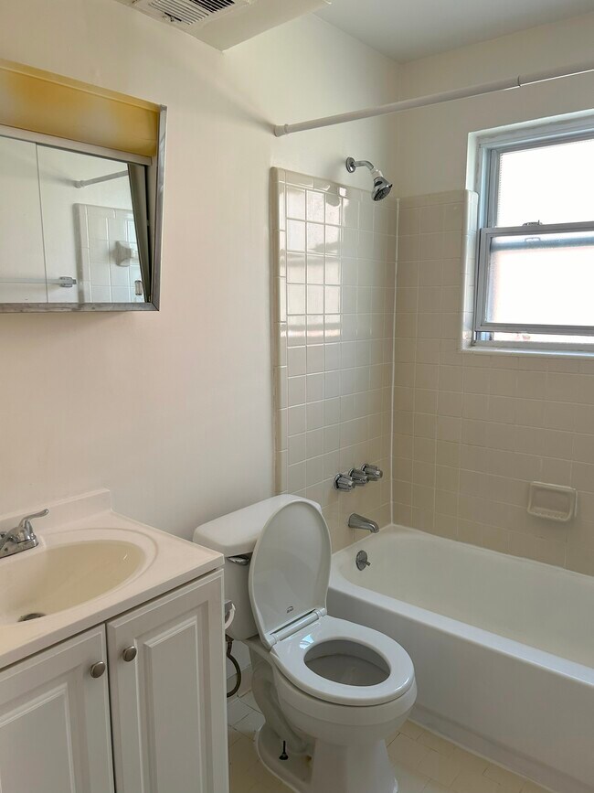 Building Photo - 2503 Hermitage Way