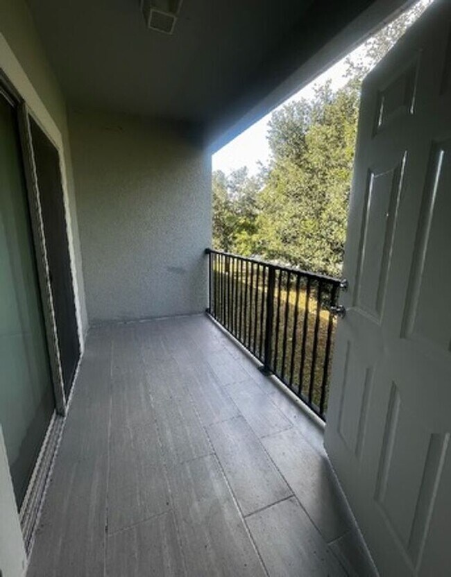 Building Photo - Beautiful Townhouse 3Beds / 2 and Half Bath