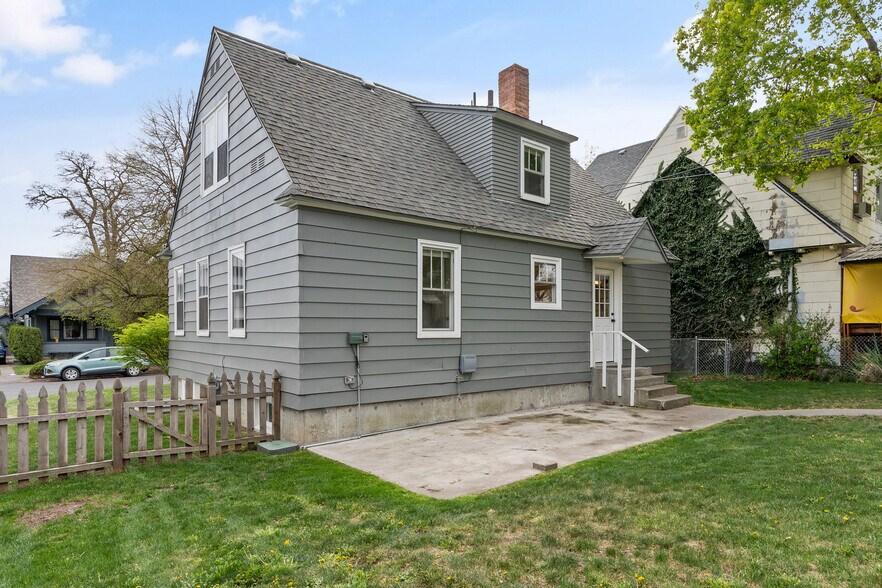 Building Photo - 1011 E Nora Ave