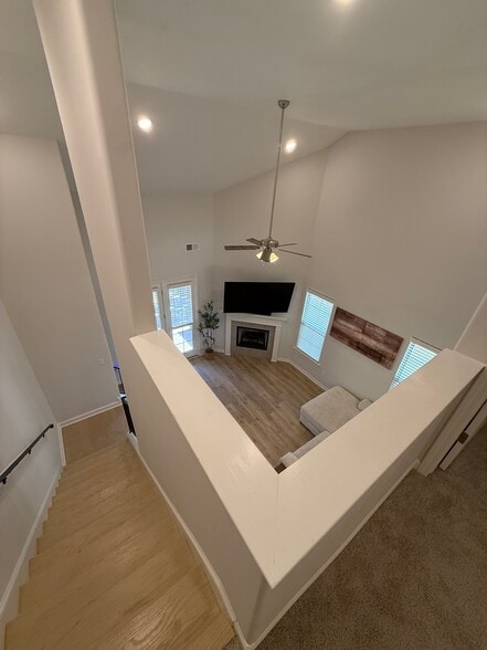 Building Photo - 430 Maple St