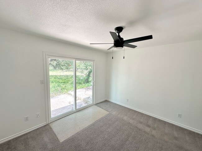 Building Photo - Updated Duplex in Charming Belton Texas!