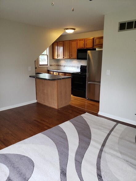 Kitchen/Dine - 102 Spring St