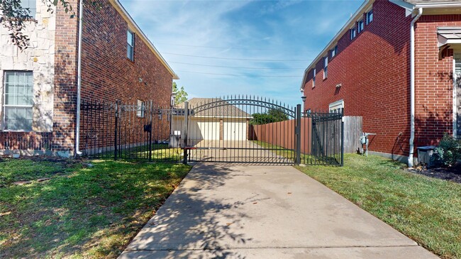 Building Photo - 8538 Sunrise Meadow Ln