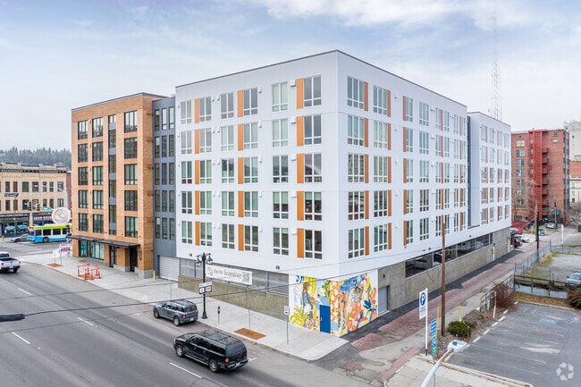 Building Photo - The Warren