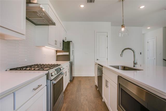 Building Photo - 112 E Oscar Dr