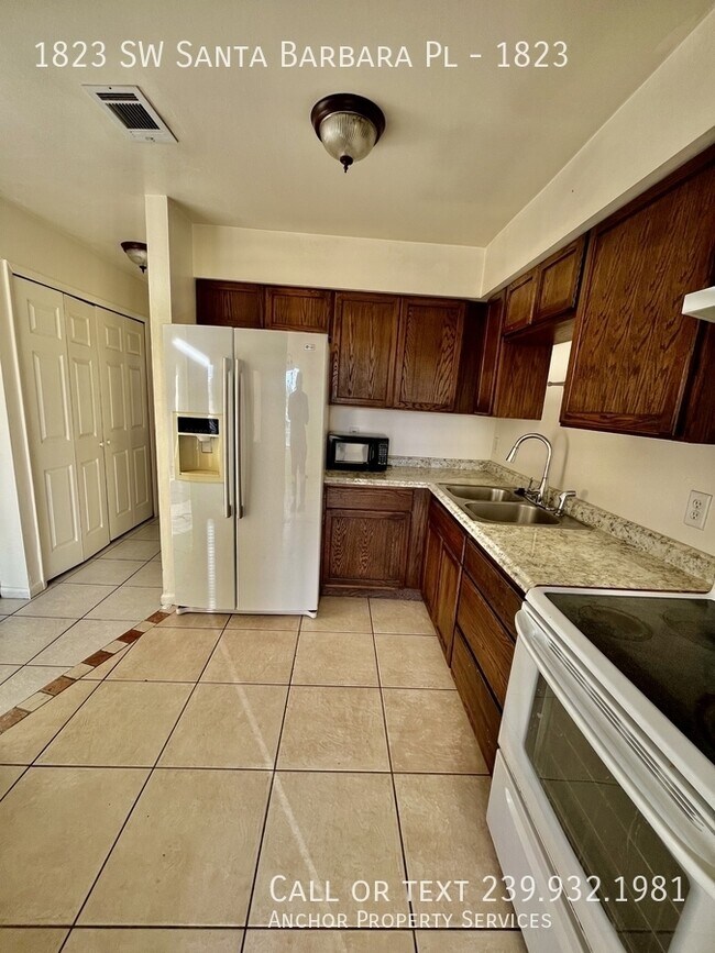 Building Photo - 1823 SW Santa Barbara Pl