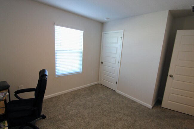 Building Photo - 440 Scarborough St